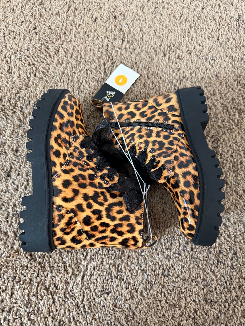 Art Class Girls Leopard Print Combat Boots Size 1 Chunky Lug Sole NWT - Picture 6 of 9